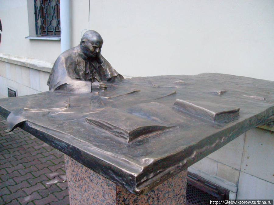 Pomniki Papieżowi Janowi Pawłowi II Кельце, Польша