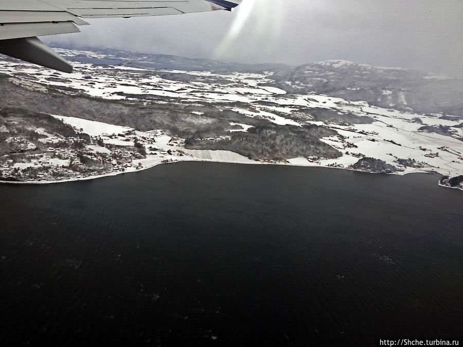 Аерофотосъемка  фьерда Strindfjorden при взлете с   Værnes Вернес, Норвегия