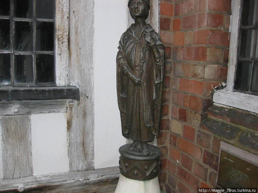 Святая Этельреда, скульптура во дворе Гилдхолла Лестер, Великобритания