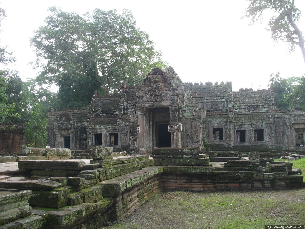 Вход в центральное святилище храма Пре-Кхан