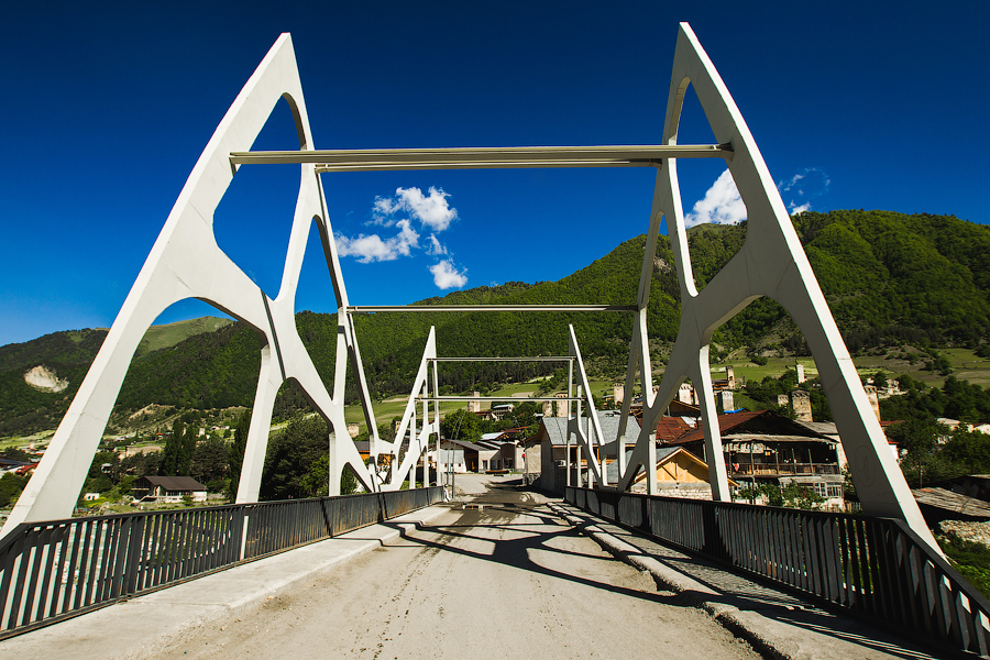 Современный мостик. Местиа, Грузия