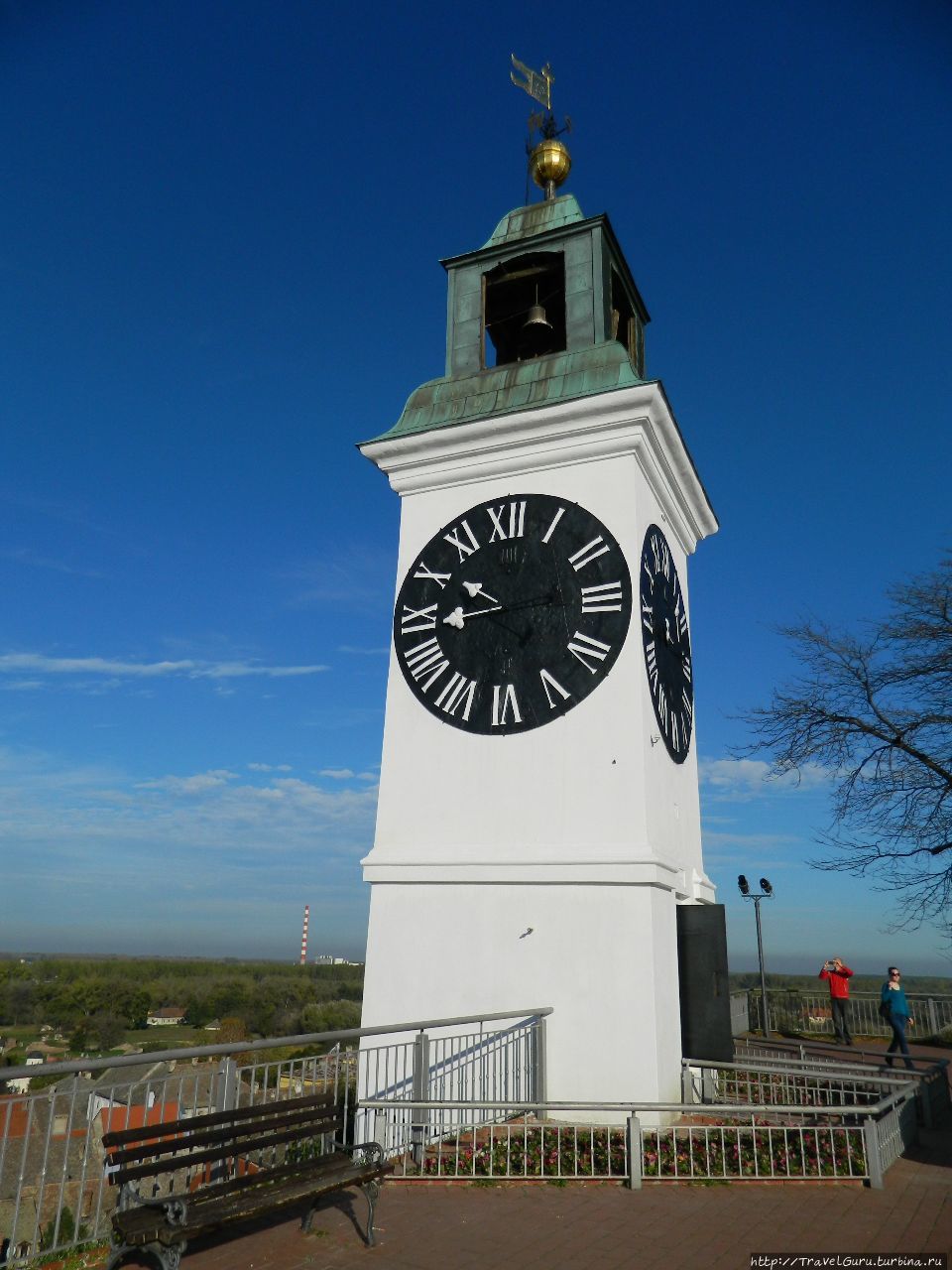 Часовая башня в Петровард