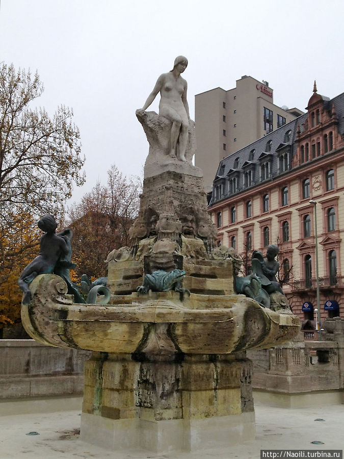 фонтан уже не работает Франкфурт-на-Майне, Германия