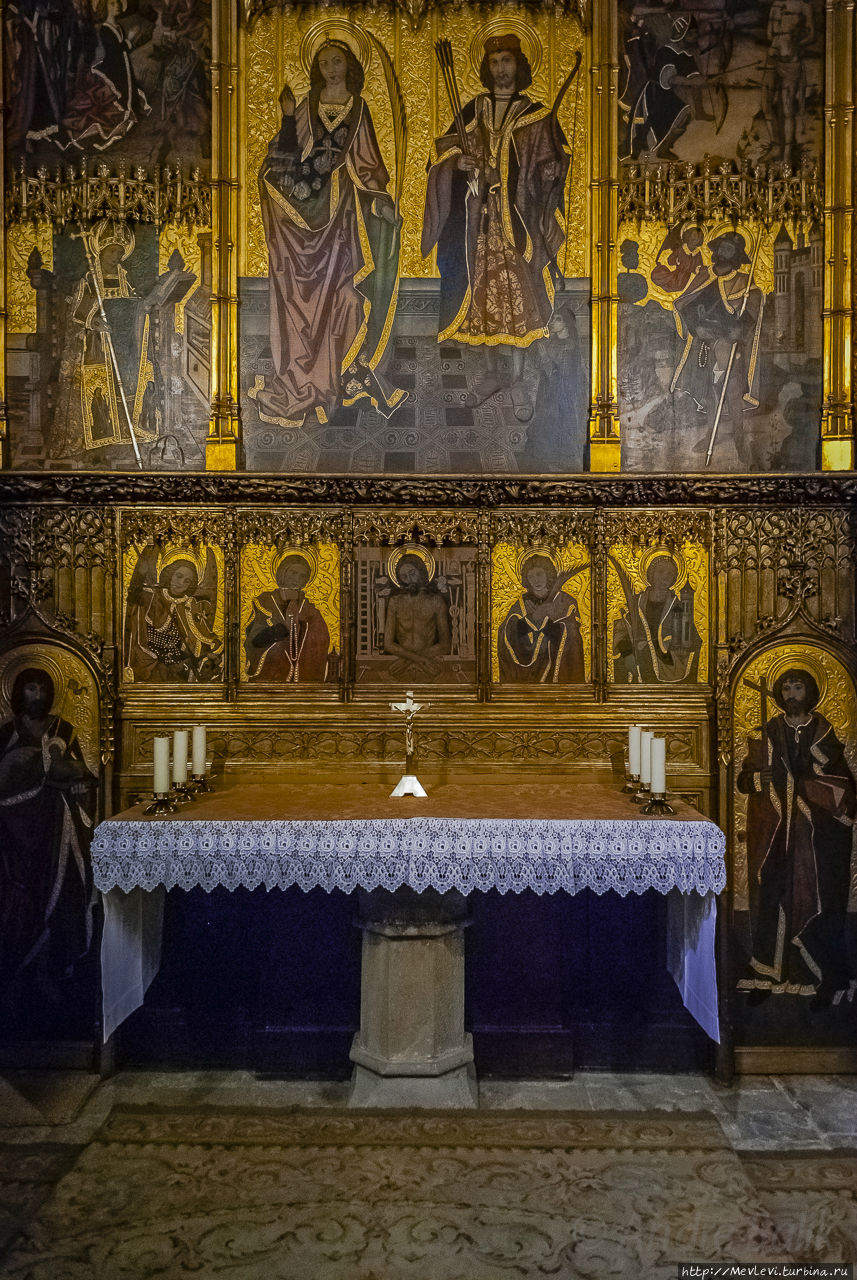 Кафедральный собор изнутри Барселона, Испания