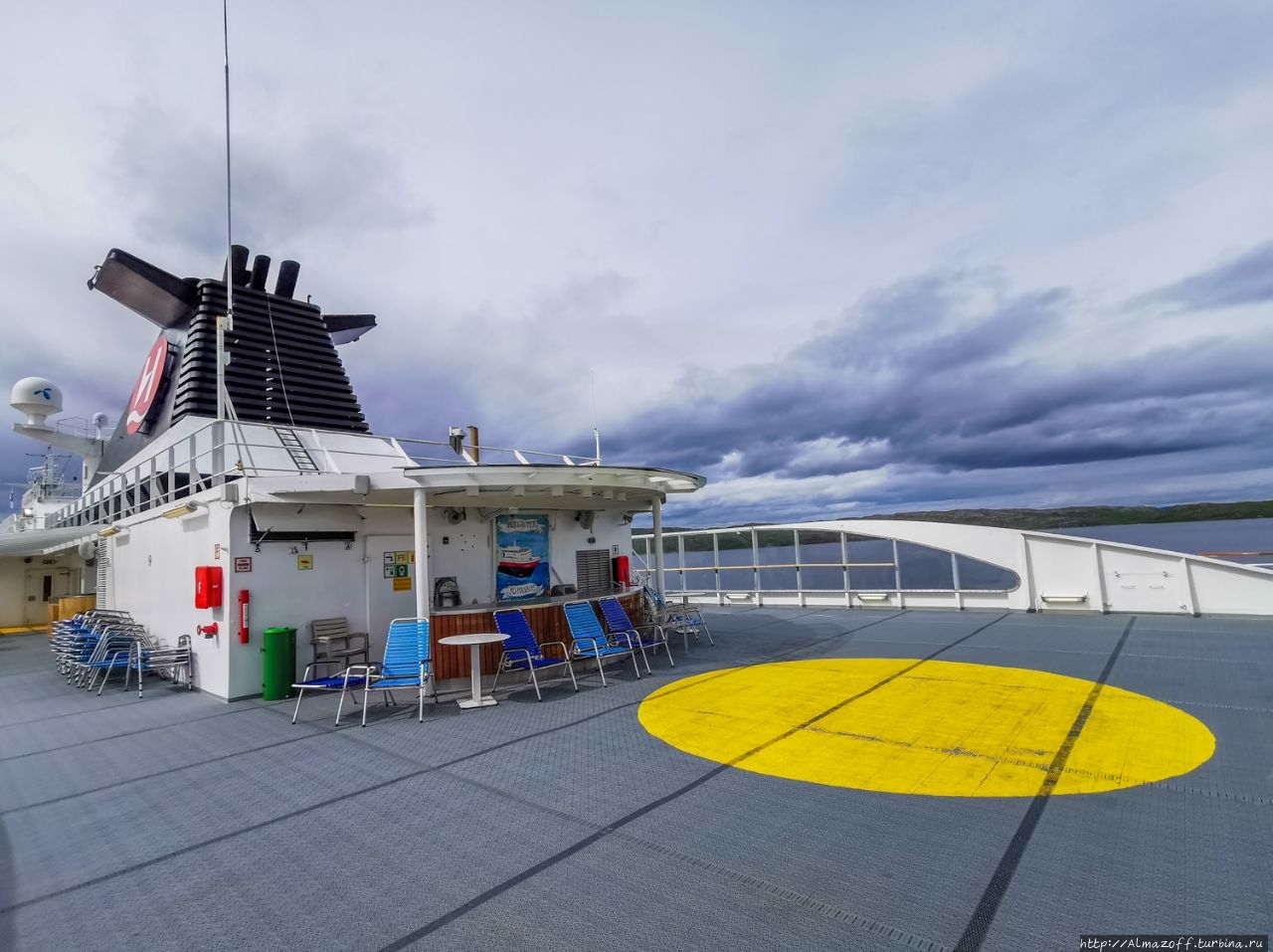 На пароме Hurtigruten по Баренцову морю вокруг Финнмарка Вадсё, Норвегия
