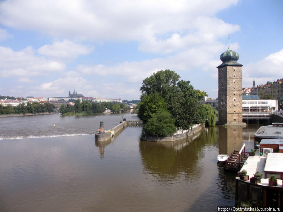 Прогулка по  Йираскуву мосту (Jiráskův most) туда и обратно Прага, Чехия