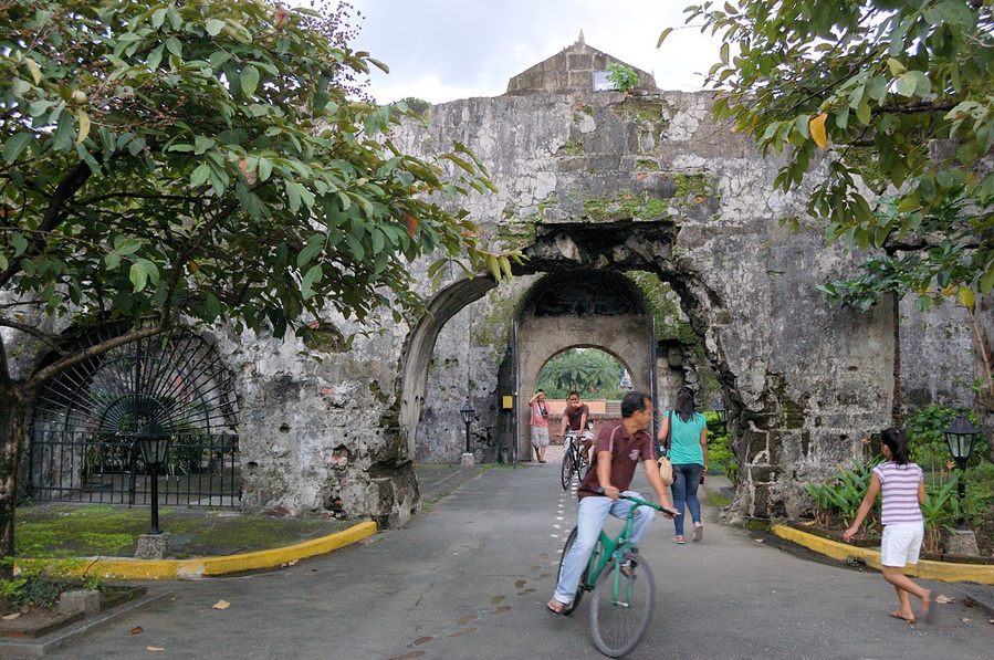 Fort santiago. Форт Сантьяго Филиппины. Испанская крепость в Маниле. Манила старый город. Филиппины испанские Форты и крепости.