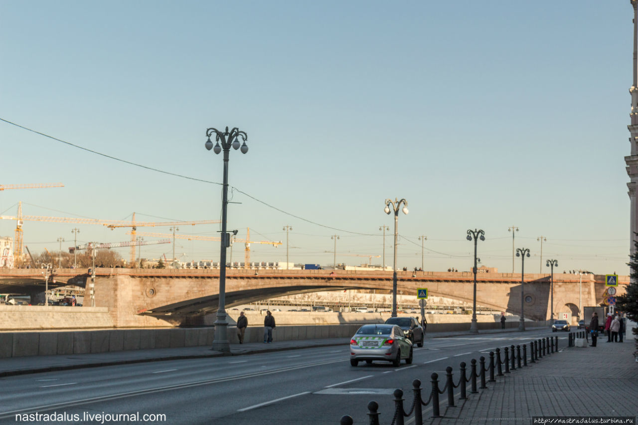 Вид на Большой москворецкий мост: Москва, Россия