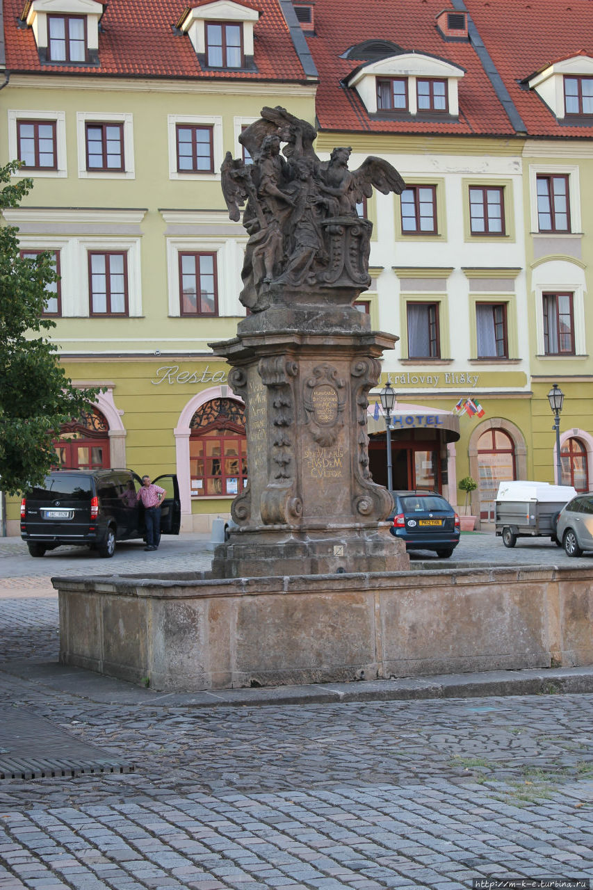 Ратушная площадь, только малая Градец-Кралове, Чехия