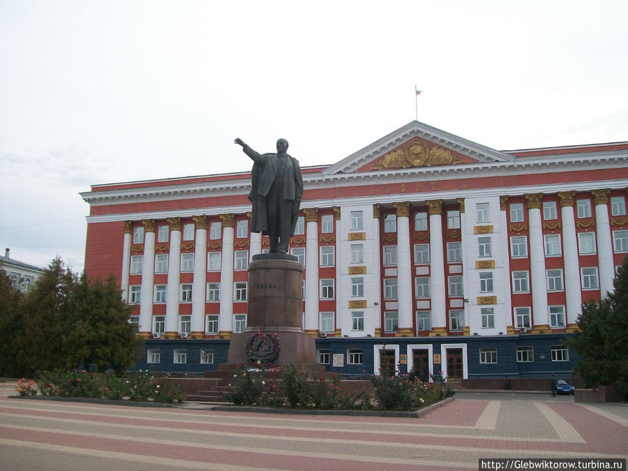 Территория курска. Курск площадь Ленина. Курск площадь города. Достопримечательности Курска красная площадь. Памятники в Курске на ул Ленина.