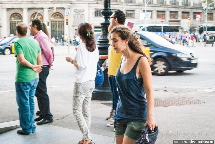 В Барселоне на перекрёстке Барселона, Испания