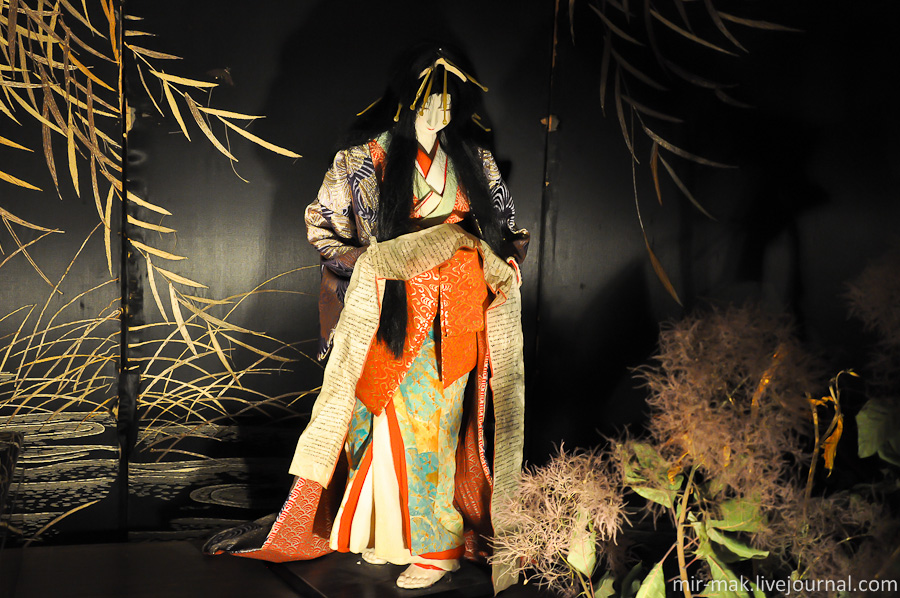 Фигурка гейши в традиционном облачении. Одесса, Украина