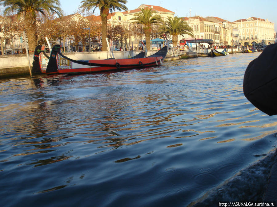 Авейру..Лагуны и расписные лодки..... Авейру, Португалия