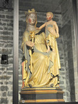 Часовня Василия Великого в Базилике Святой Крови в Брюгге. Полихромное изображение Богоматери. Фото из интернета