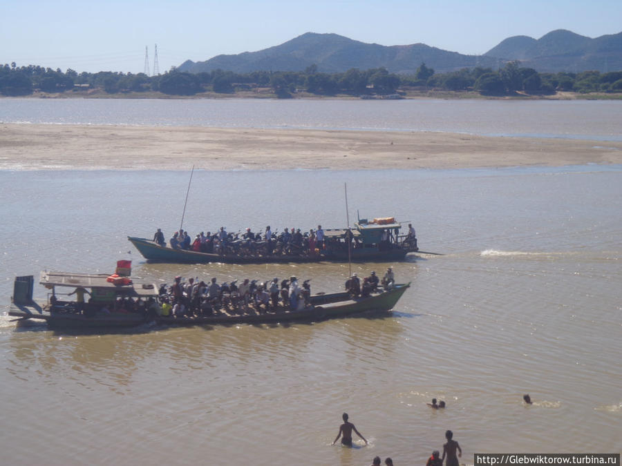 Прогулка по набережной реки Чиндвин Монива, Мьянма