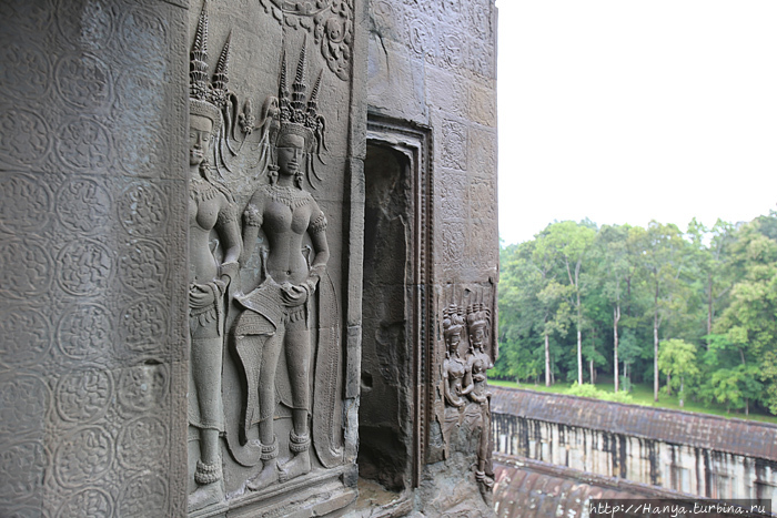 Барельефы деват на южной внешней стене Ангкор (столица государства кхмеров), Камбоджа