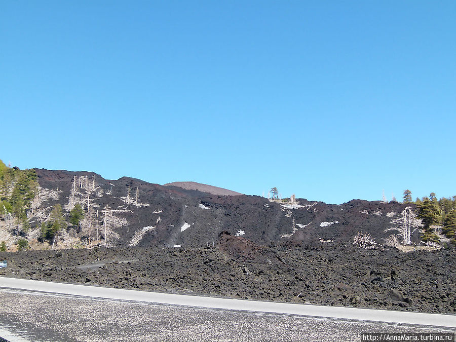 русло лавы, последствия извержения 2011 года Сицилия, Италия