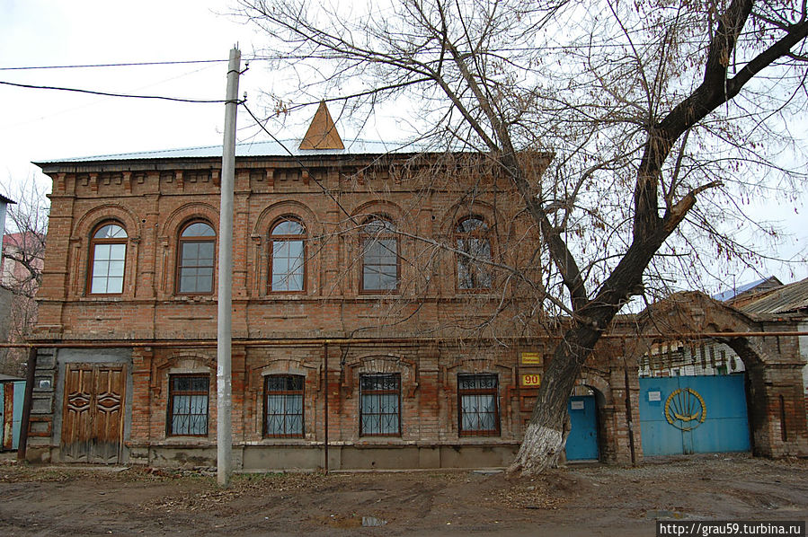 Филармония в уральске. Уральск дом купца карьева. Дом купца карева (уральск). Старые здания уральска. Дома уральск казахстан.