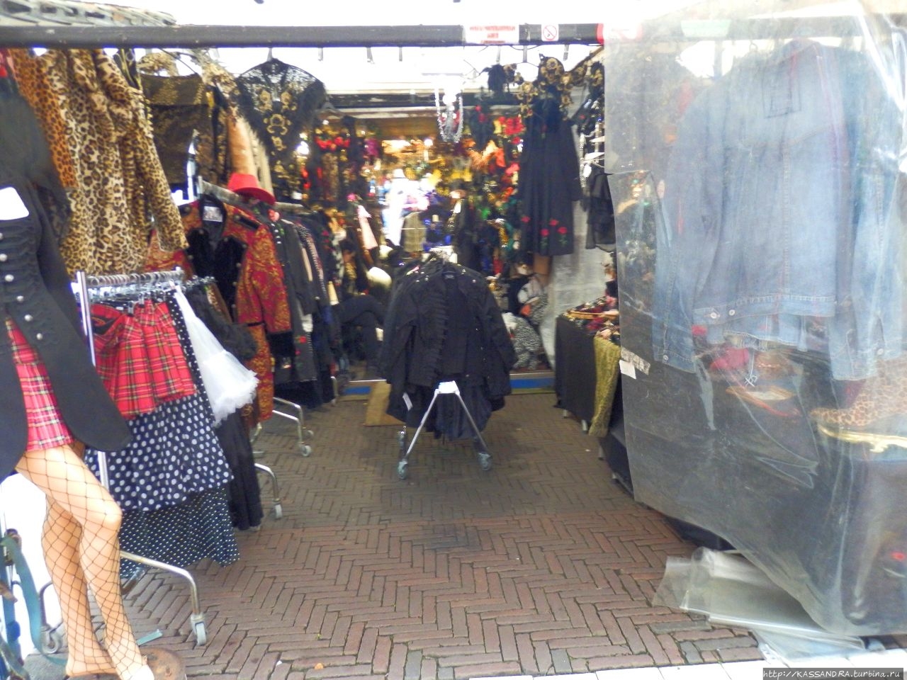 Блошиный рынок на Ватерлооплейн Амстердам, Нидерланды