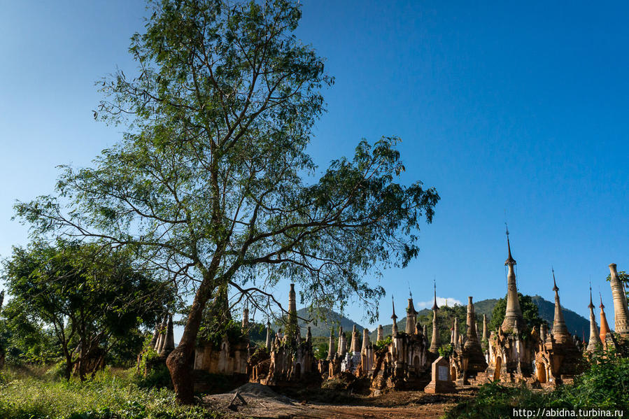 Храмовый комплекс на озере Инле Озеро Инле, Мьянма