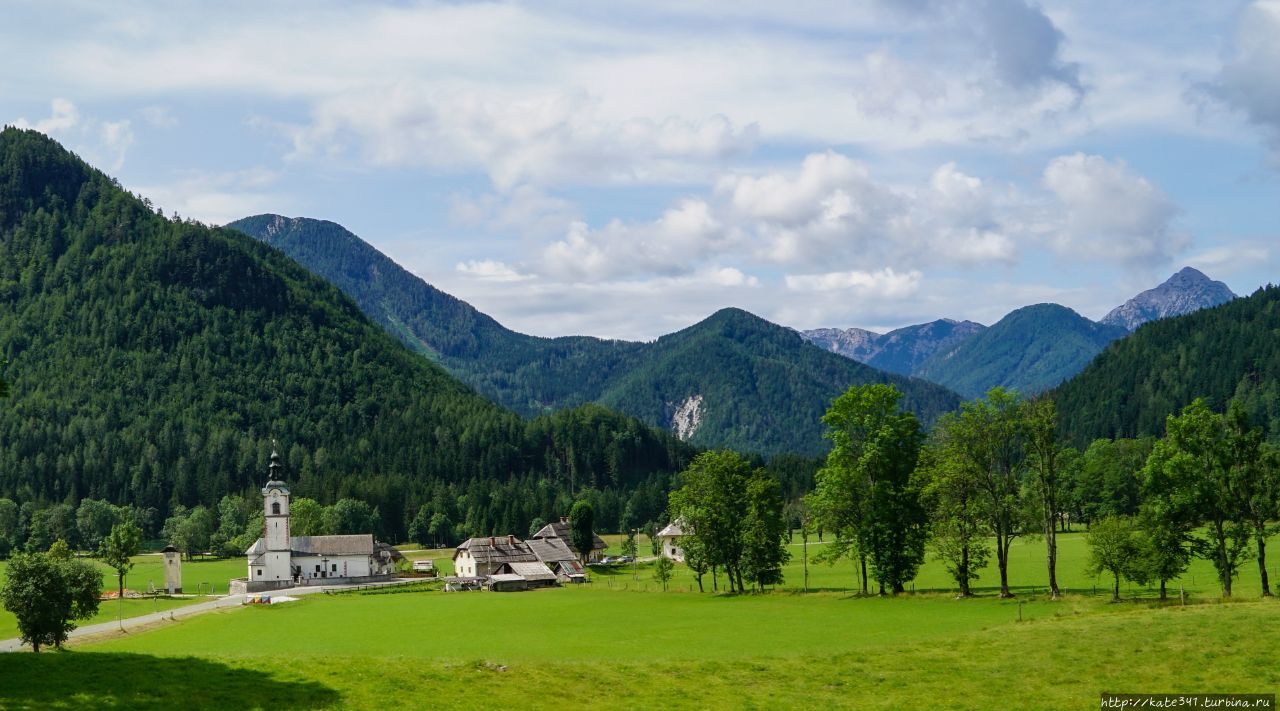 Логарская долина и автофейл в Любляне Юлийские Альпы, Словения