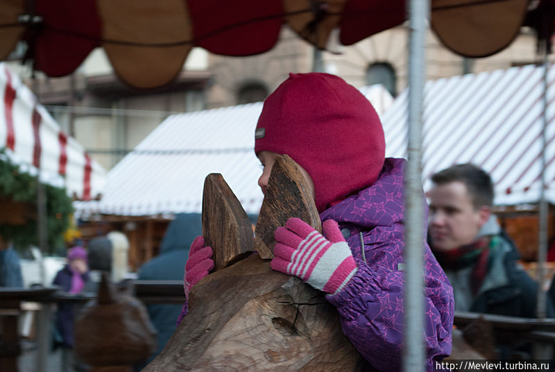 Рождественский рынок Старой Риги на Домской площади Рига, Латвия