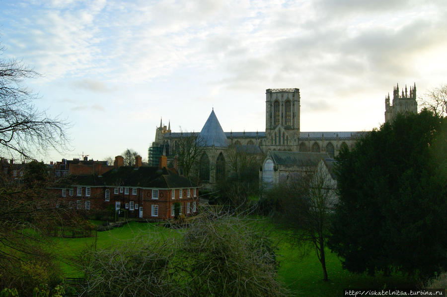 Вид на собор с крепостной стены Йорк, Великобритания