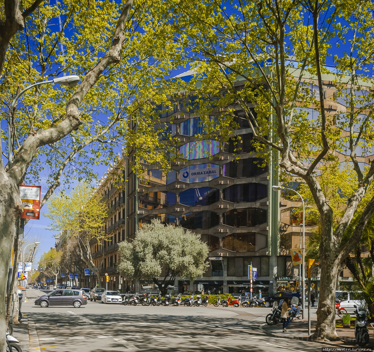 Апрельская зелёная Барселона Барселона, Испания