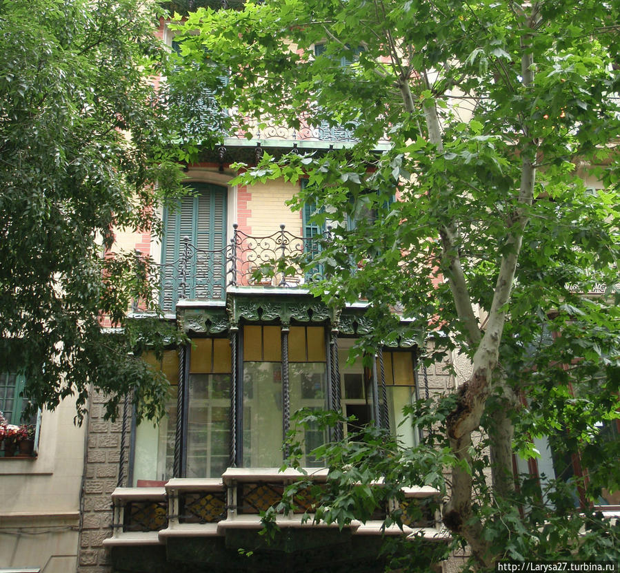 Каса Помар. Carrer de Girona, архитектор Joan Rubió i Bellvеr, 1904–1906 г.г. Барселона, Испания