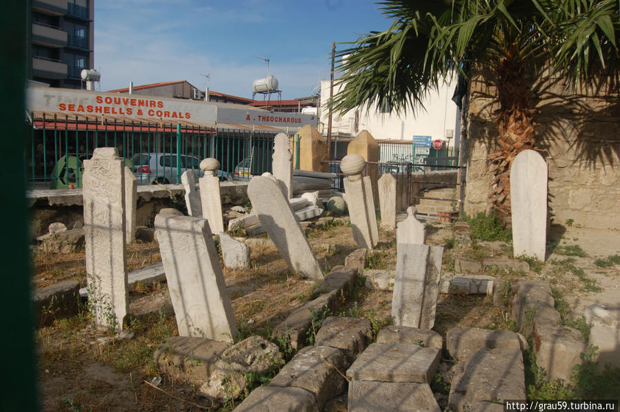 Кладбище у мечети Джами-Кебир Ларнака, Кипр