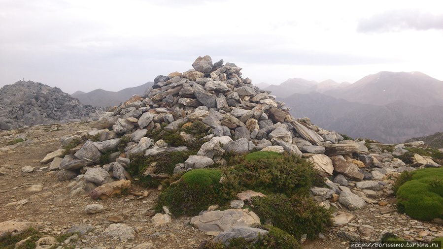 Эта груда камней символизирует вершину. Остров Крит, Греция