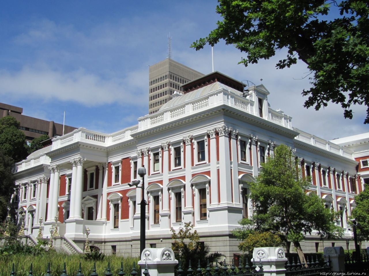 Парламент ЮАР- великолепный образец викторианской эпохи. Ч95