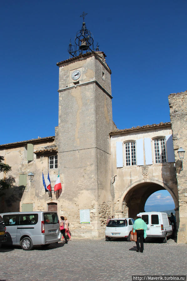 Старинная сторожевая башня — Беффруа Менерб, Франция