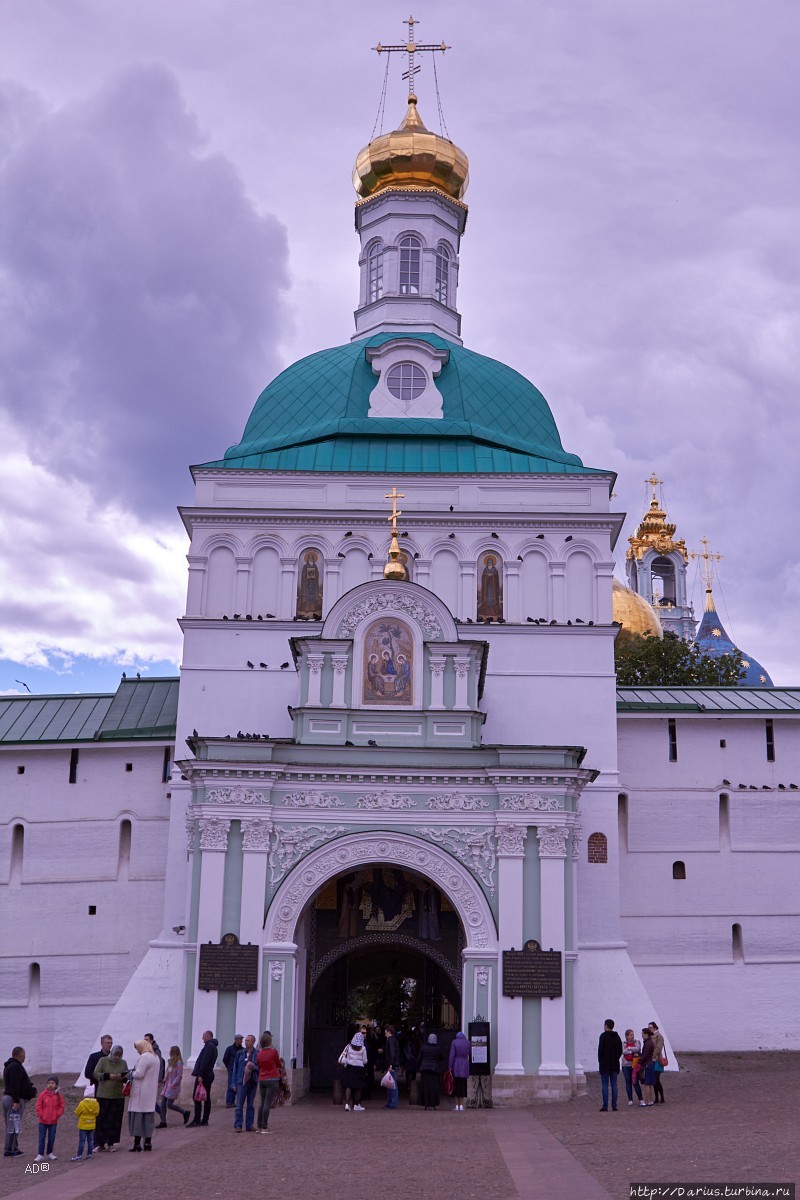 Свято-Троицкая Сергиева Лавра. Снаружи Сергиев Посад, Россия