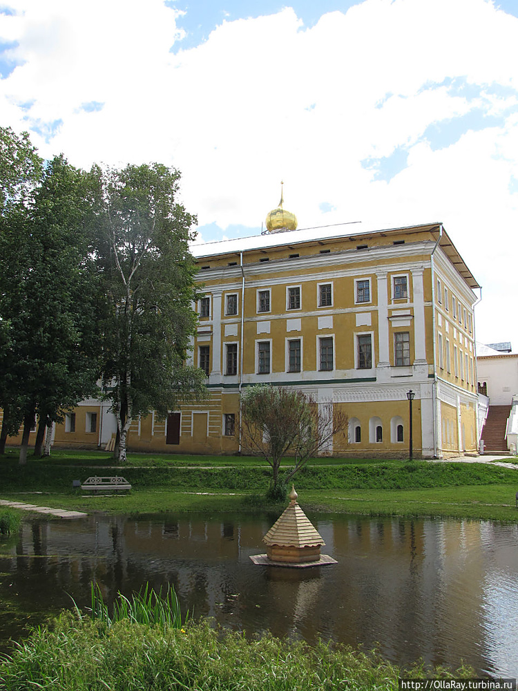 Самуилов корпус занимает 