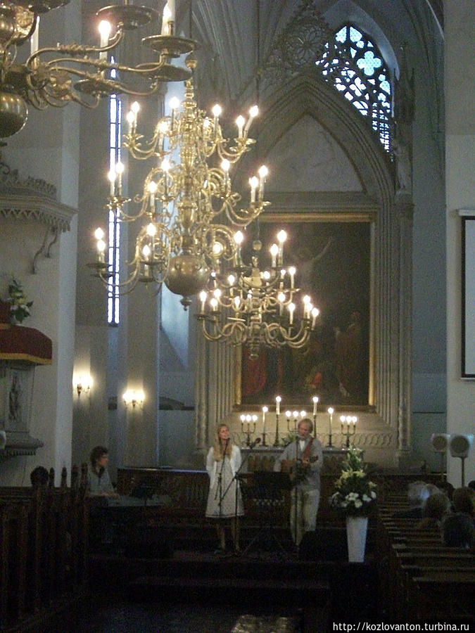 В церкви организован молодежный хор и несут служение (а не дают концерты)  музыкальные группы и ансамбли. Таллин, Эстония