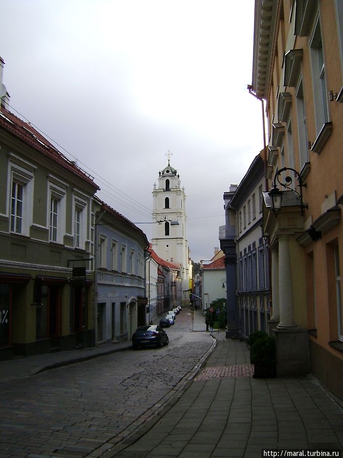 Колокольня костёла св. Иоаннов долгое время была самым высоким сооружением в Вильнюсе — она высотой до 68 м с крестом Вильнюс, Литва