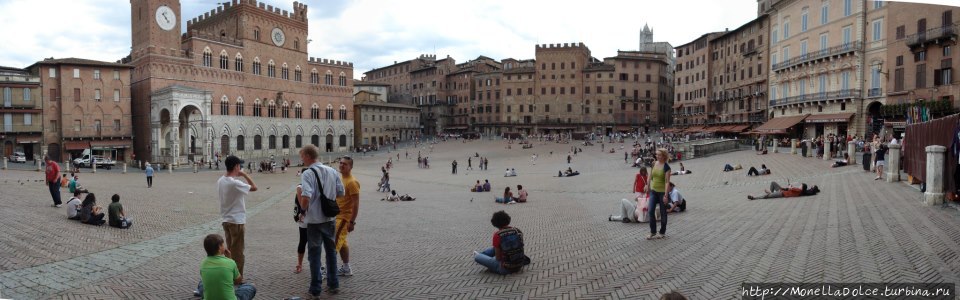 Siena: площадь piazza del Campo Сиена, Италия