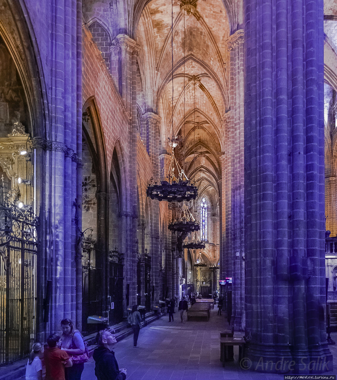 Кафедральный собор изнутри Барселона, Испания