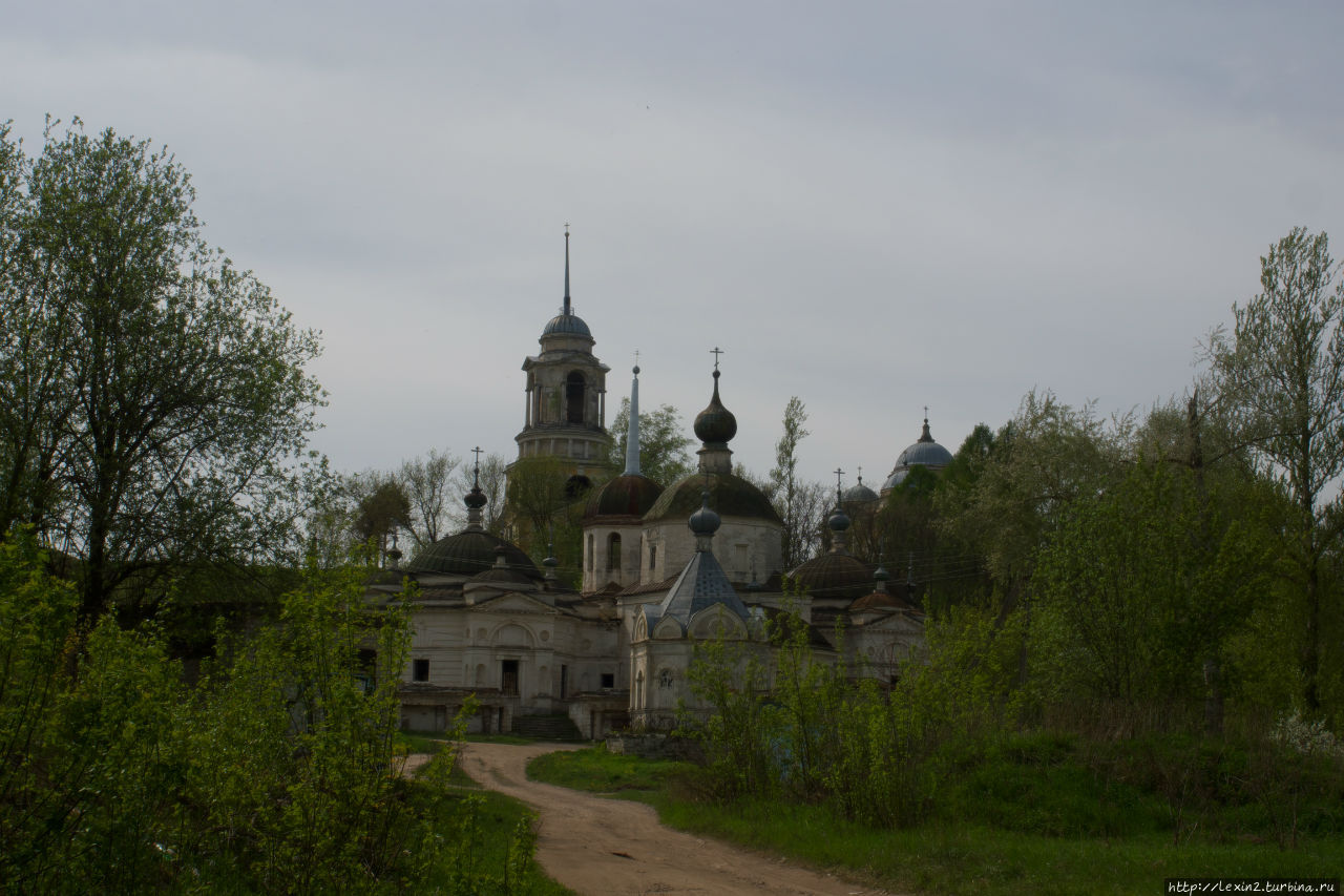 Церковь Параскевы Пятницы и Борисоглебский собор Старица, Россия