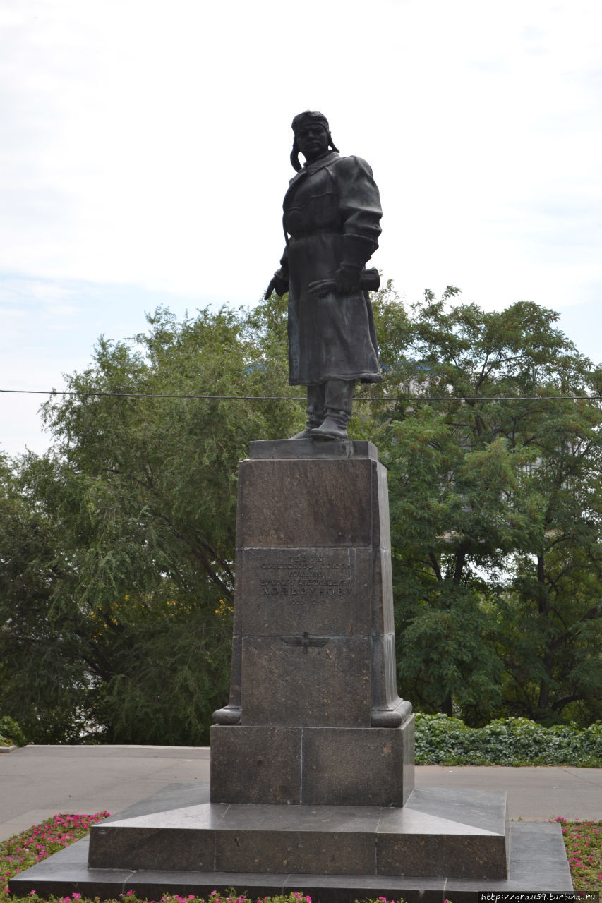 Памятник В.Хользунову Волгоград, Россия