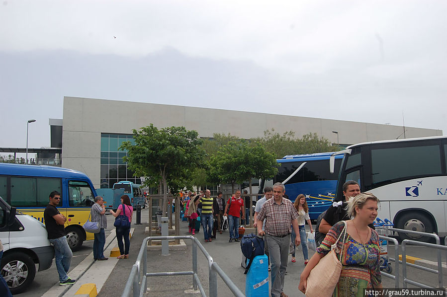 Прилетевшие в Ларнаку 19 мая 2013 года Кипр
