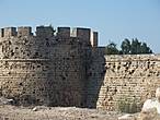 Башня  Отелло . По легенде это место , где Мавр убил  Дездемону. Мавр — это губернатор Кипра Христофоро Моро. Домыслов множество , мы остановимся на этом.
