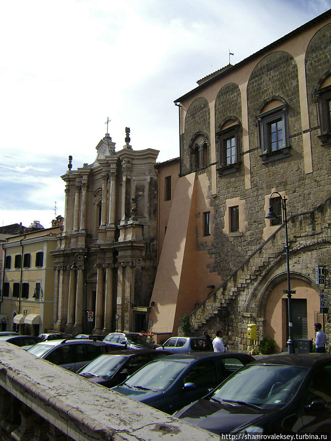 Церковь Покрова Богородицы и Городская Ратуша (Palazzo dei Priori) Тарквиния, Италия