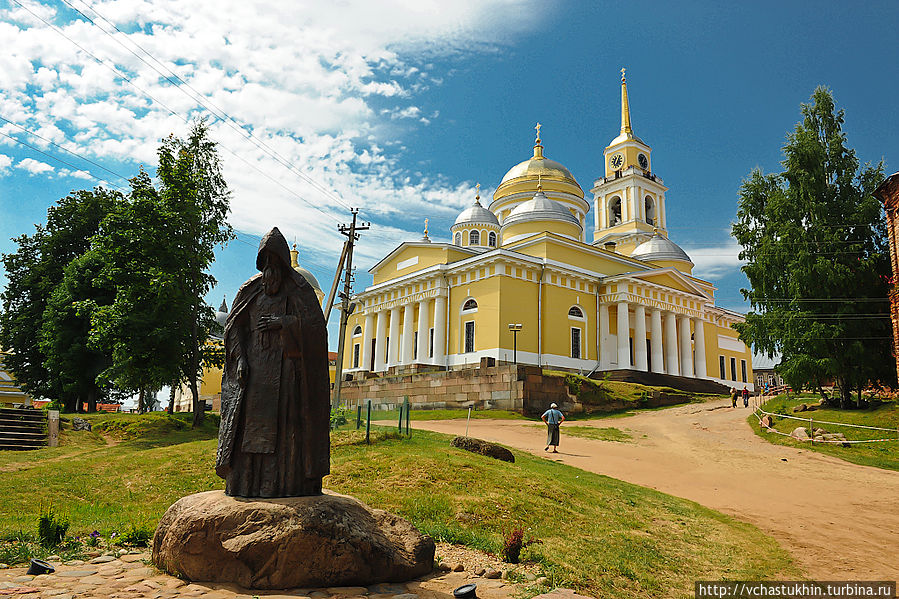 Богоявленский собор. На переднем плане — Св. Нил Столобенский.