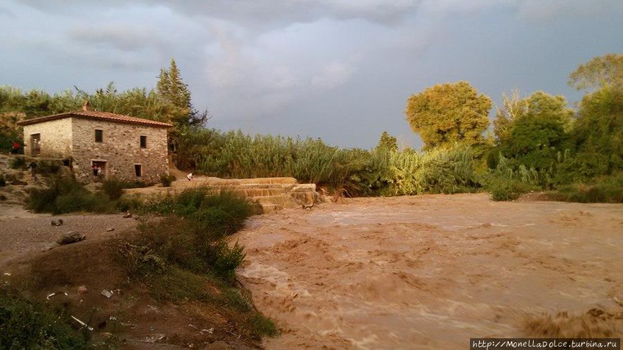 Cascate del Mulino: бассейны и водопад термальной воды Сатурния, Италия