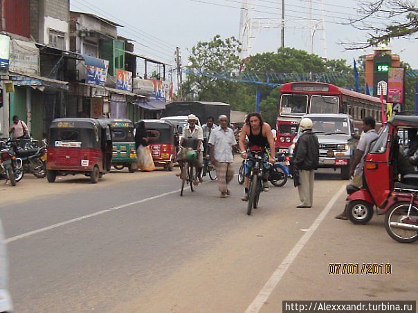 Редкий кадр) дорога на Путталам (Puttalam) Шри-Ланка