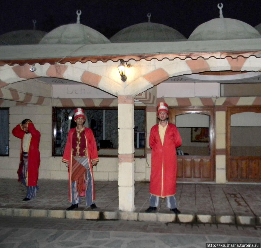 Гостей встречают у входа Анталия, Турция
