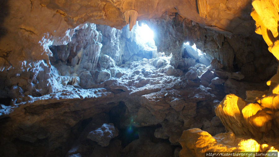 Пещера Тиен Кунг Ха-Лонг, Вьетнам