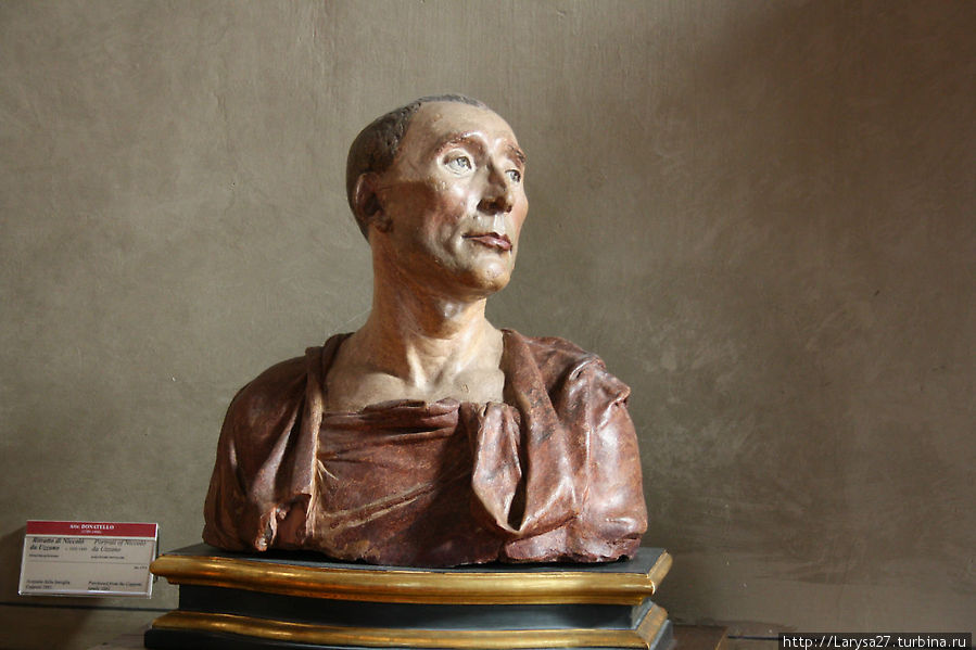 Бюст Никколо да Уццано работы Донателло считается первым скульптурным портретом эпохи Возрождения Флоренция, Италия